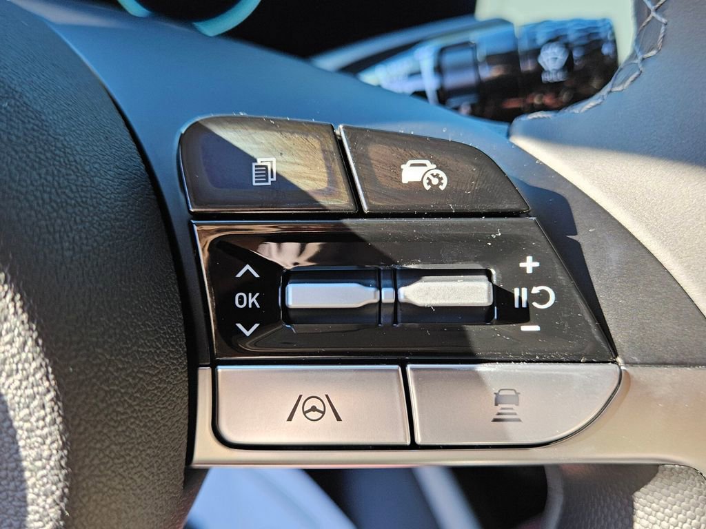 New 2025 Hyundai Elantra Limited image 25