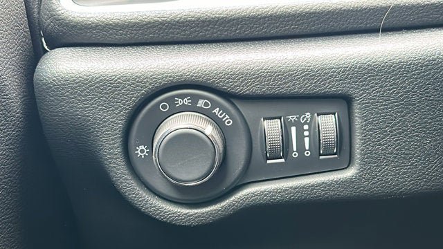 New 2027 Chrysler Pacifica Select AWD/4WD image 17
