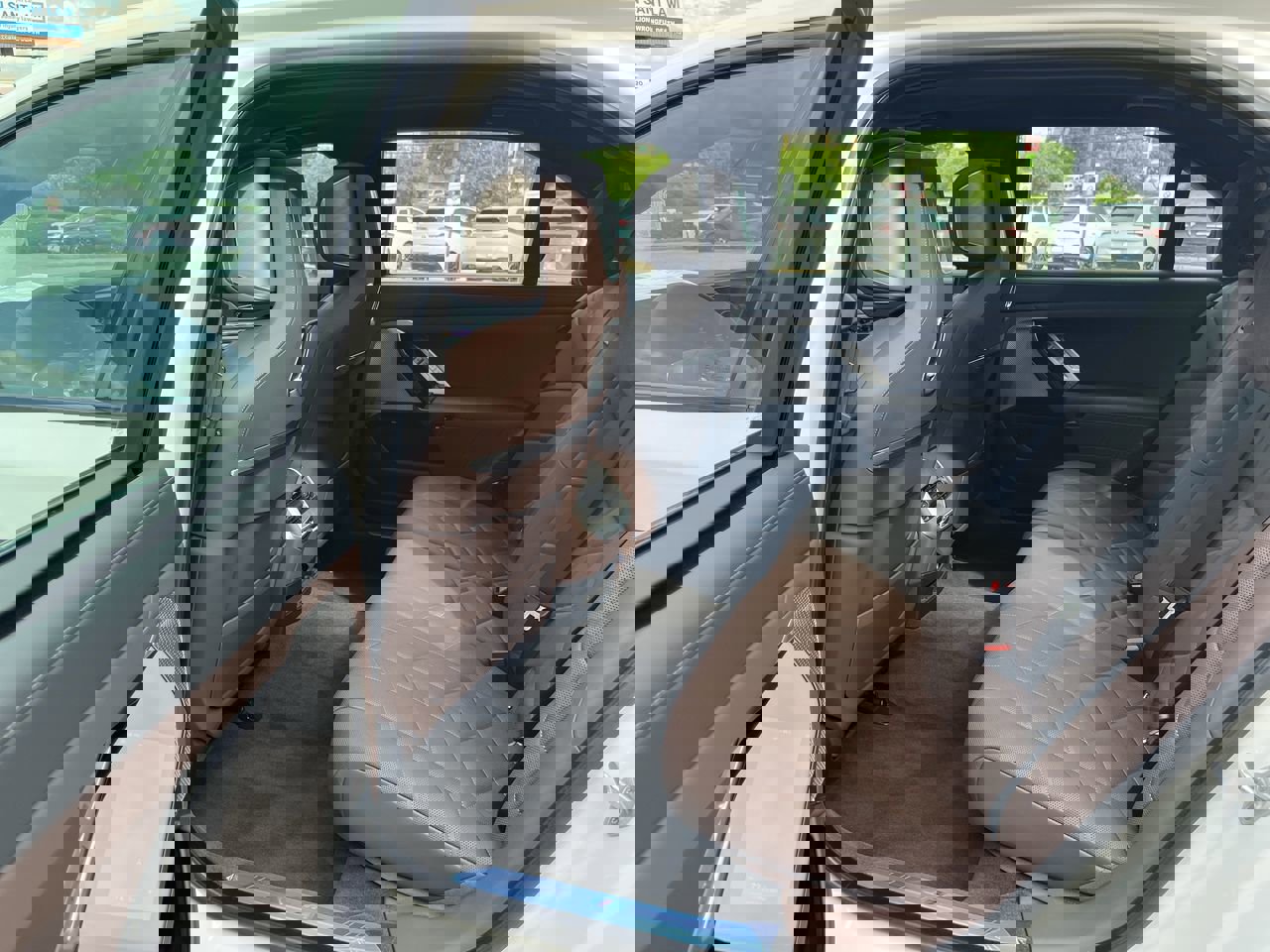 Used 2025 BMW i7 xDrive60 image 31