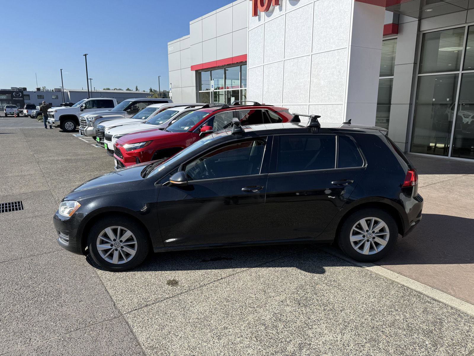 Used 2016 Volkswagen Golf S FWD image 3