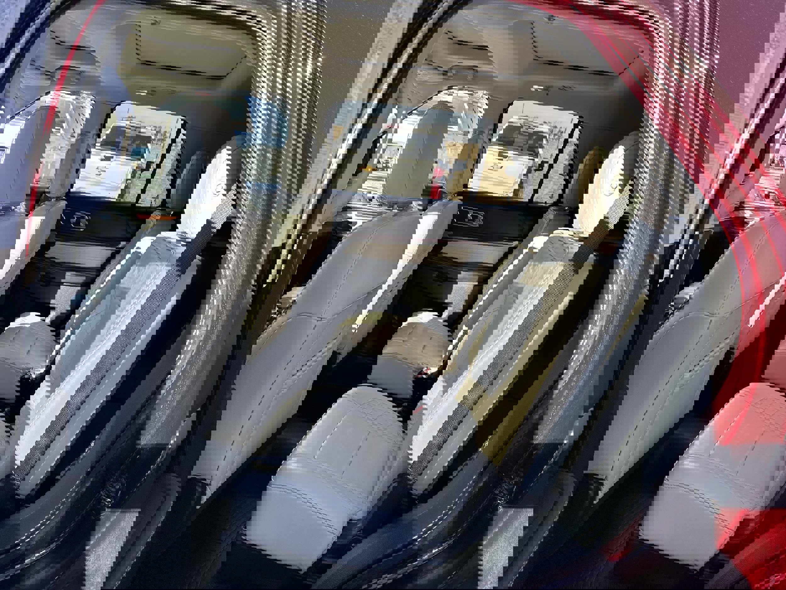 Used 2018 Ford Explorer Platinum image 23