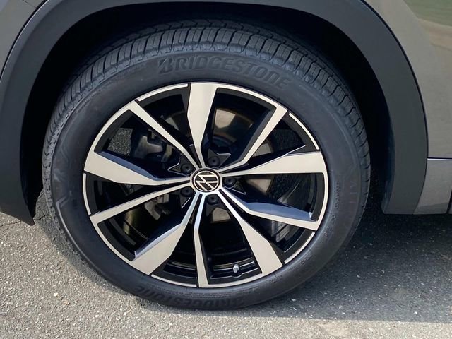 Used 2024 Volkswagen Atlas SEL Premium R-Line image 6