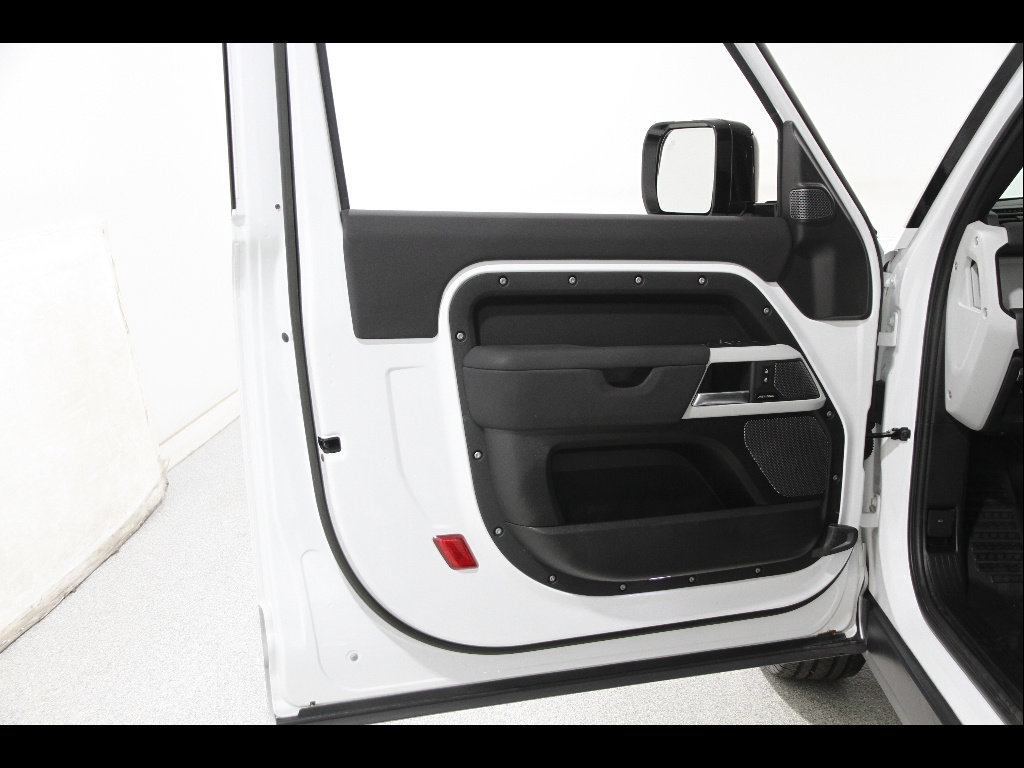 Used 2023 Land Rover Defender 90 S AWD/4WD image 4