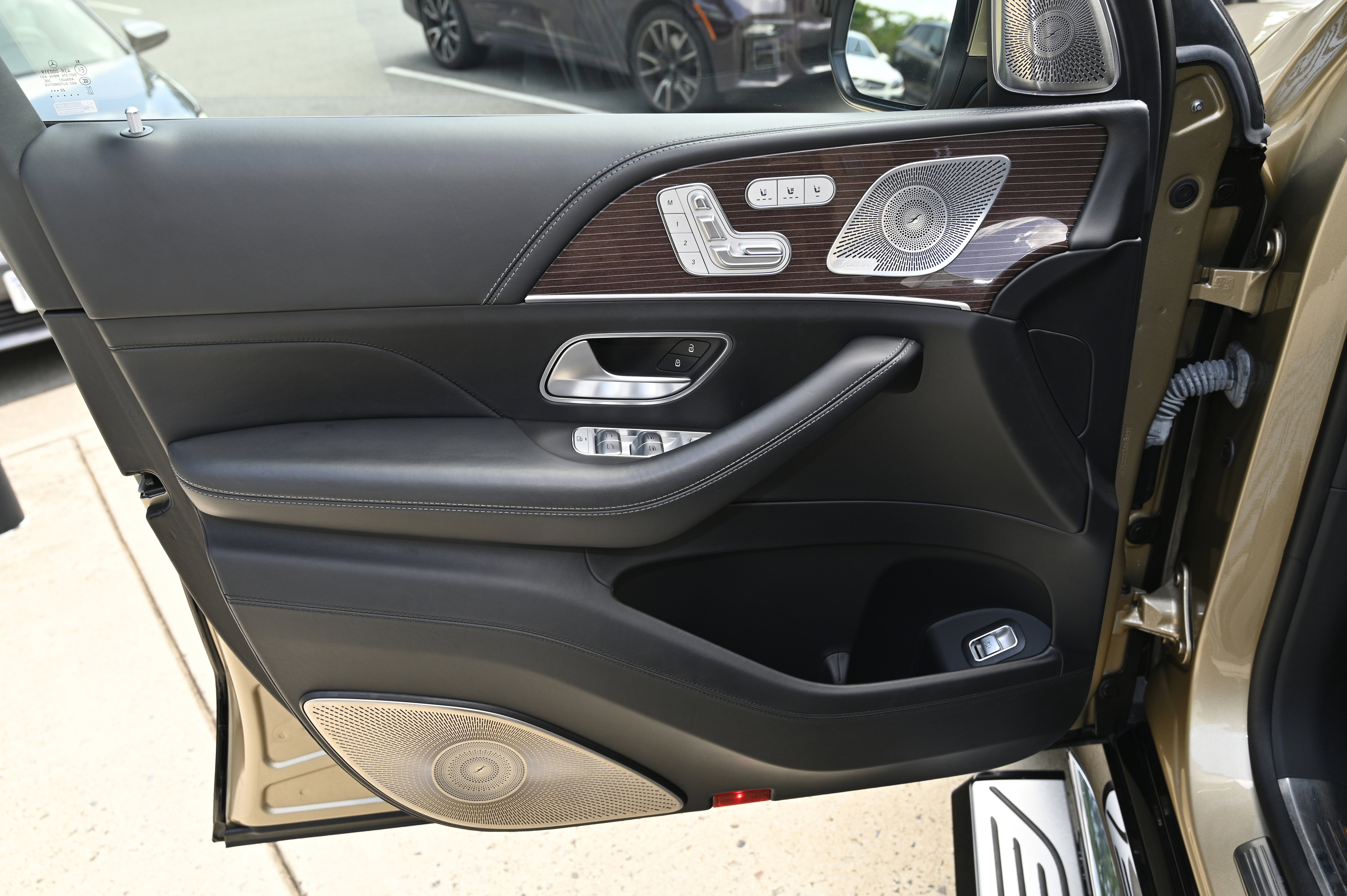 Used 2023 Mercedes-Benz Maybach GLS 600 4MATIC image 17