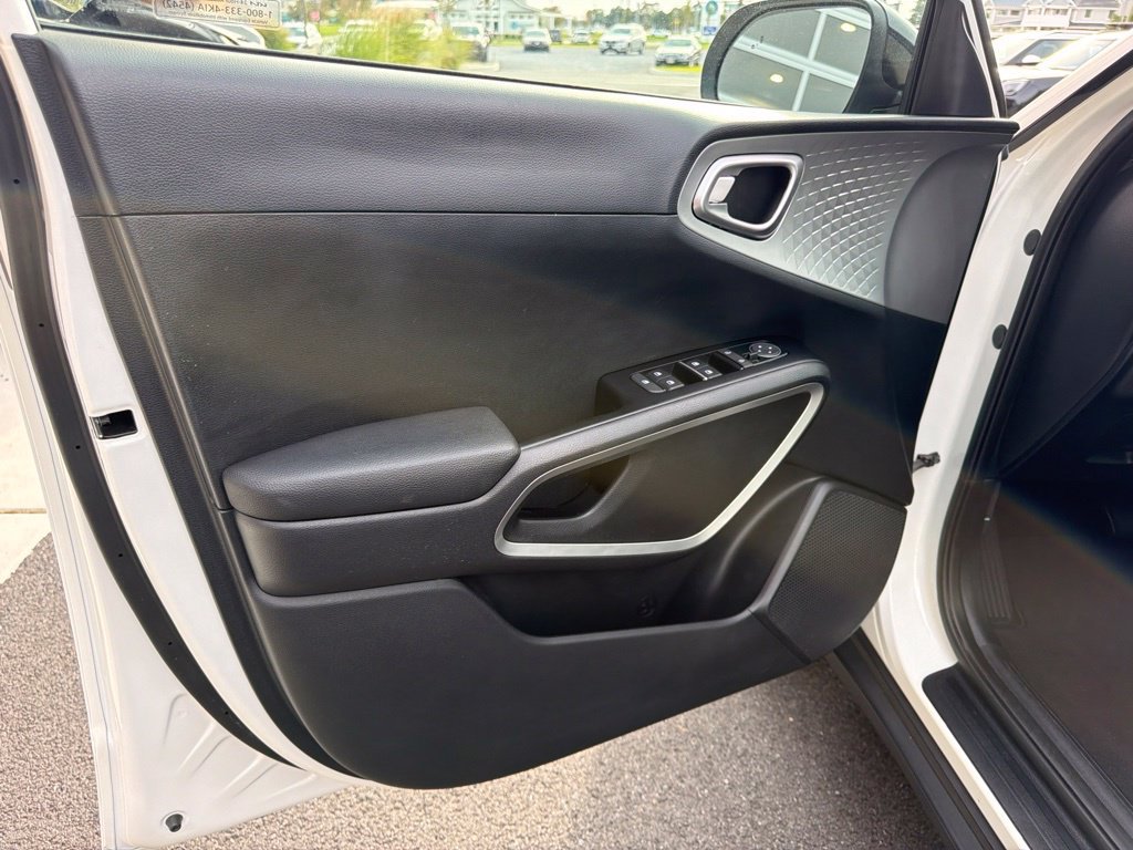 Used 2024 Kia Soul S FWD image 10