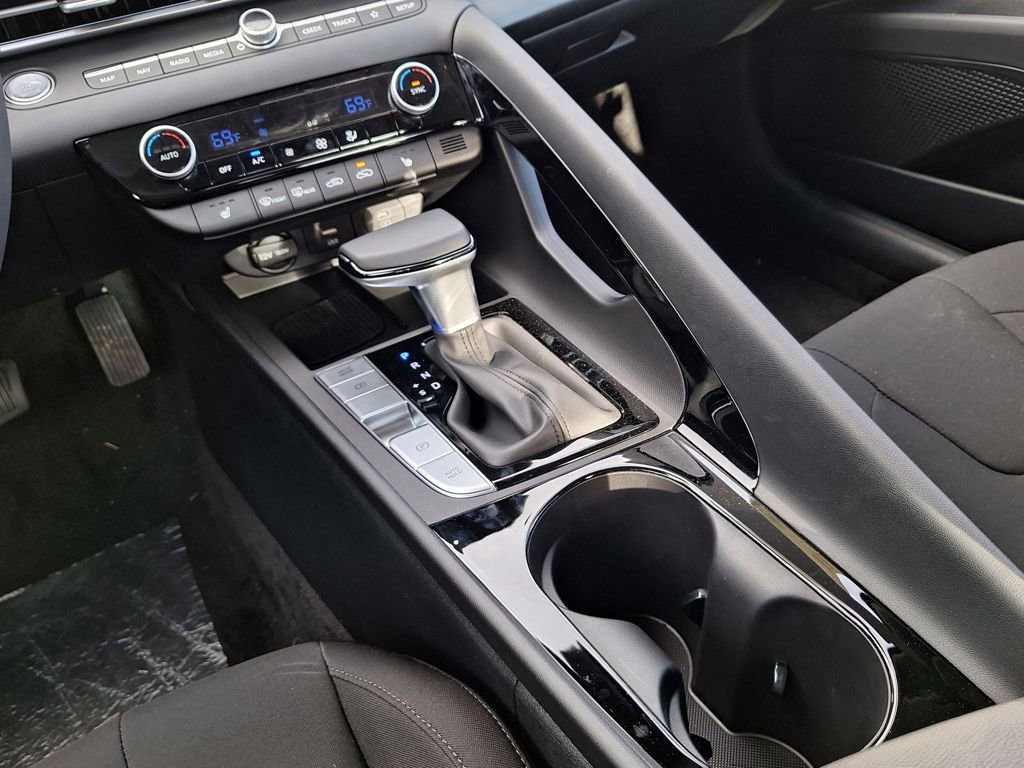 Used 2024 Hyundai Elantra SEL w/ Convenience Package image 23