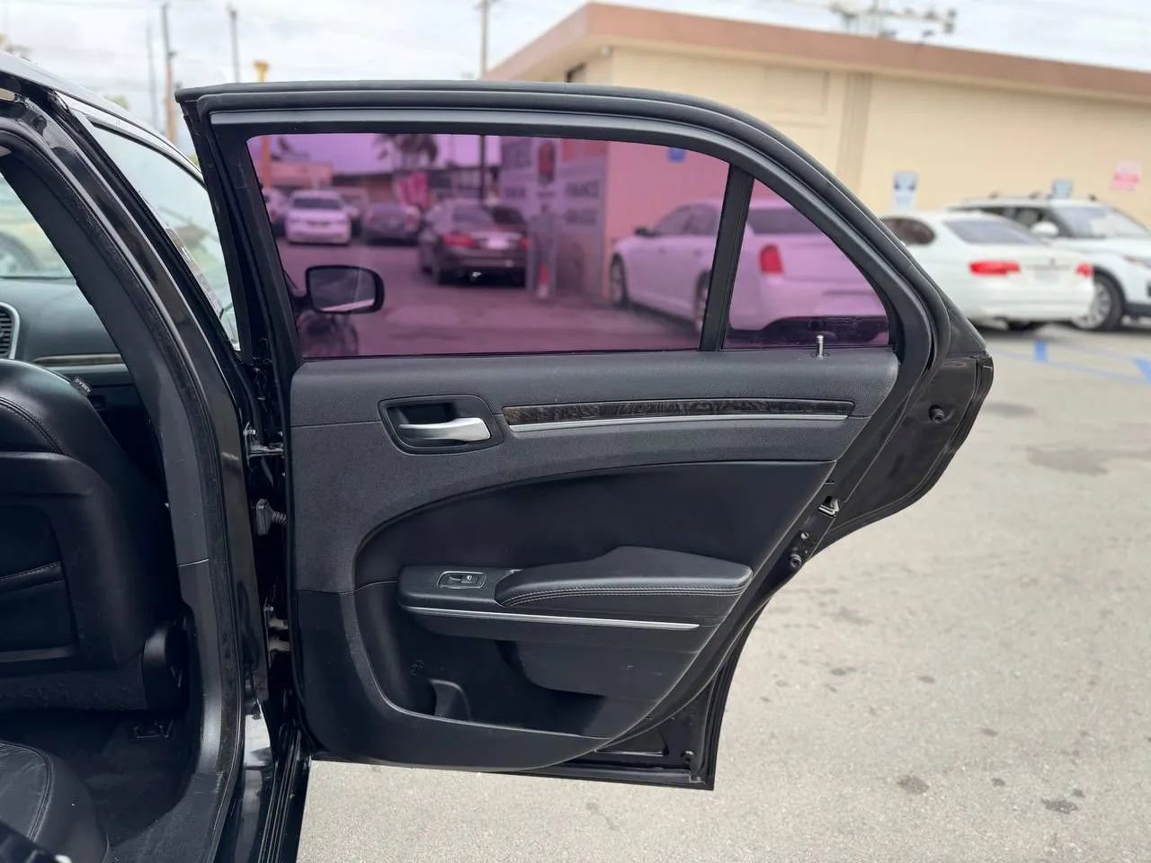 Used 2018 Chrysler 300 Limited RWD image 28