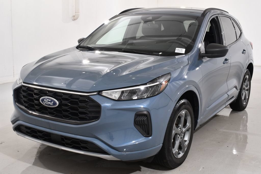 Used 2024 Ford Escape ST-Line w/ Tech Pack #1 AWD/4WD image 2