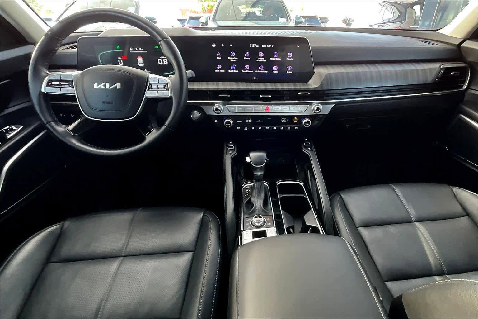 Used 2024 Kia Telluride EX w/ EX Captain's Chair Package image 16
