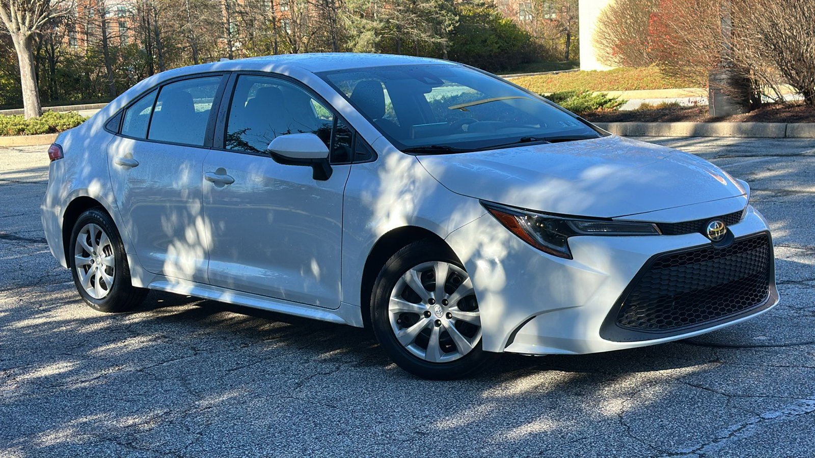 Used 2022 Toyota Corolla LE image 1