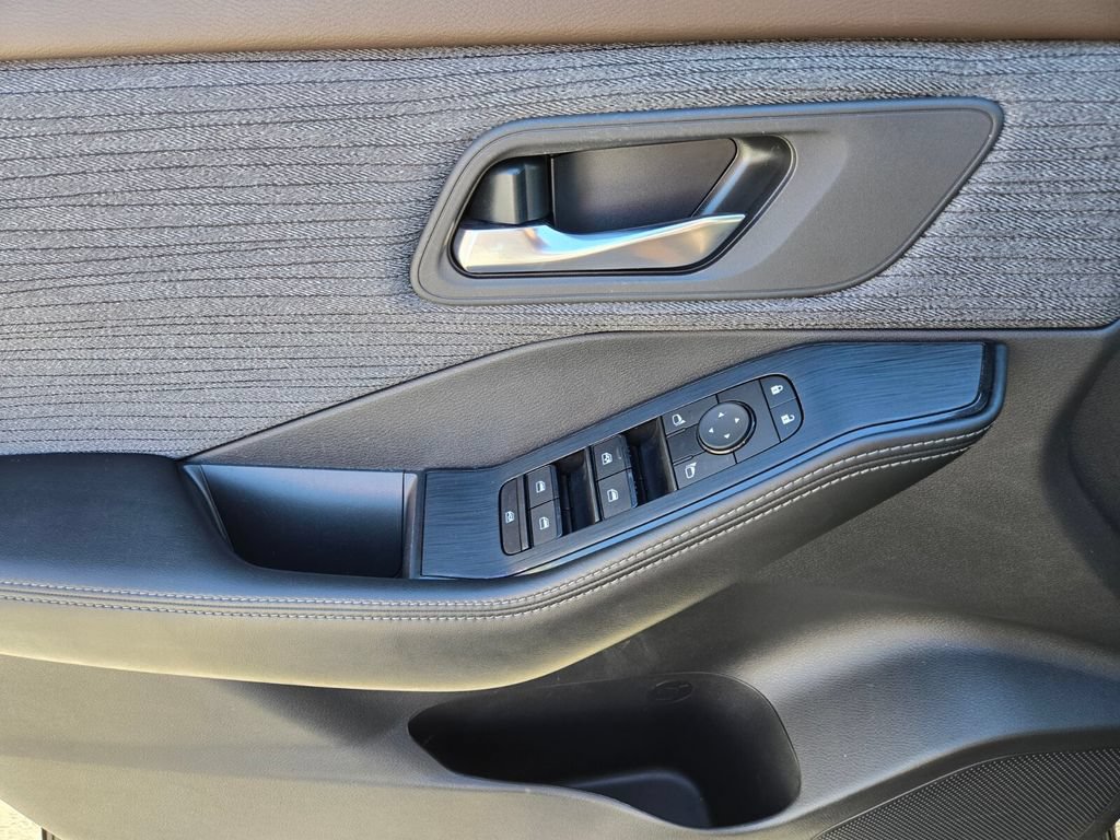 Used 2023 Nissan Rogue SV FWD image 22