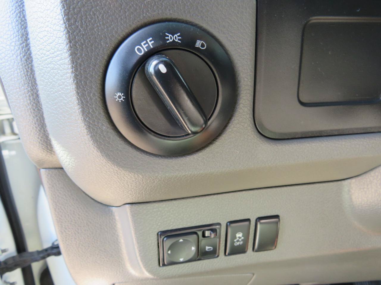 Used 2017 Nissan NV 3500 SV RWD image 12
