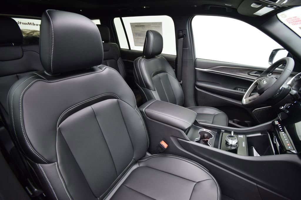 New 2026 Jeep Grand Cherokee L Limited w/ Limited Altitude Package image 18