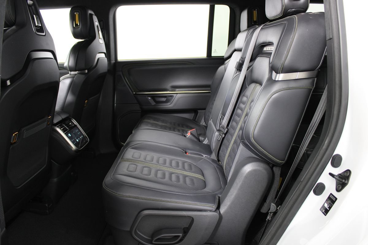Used 2025 Rivian R1S Adventure Dual AWD/4WD image 33