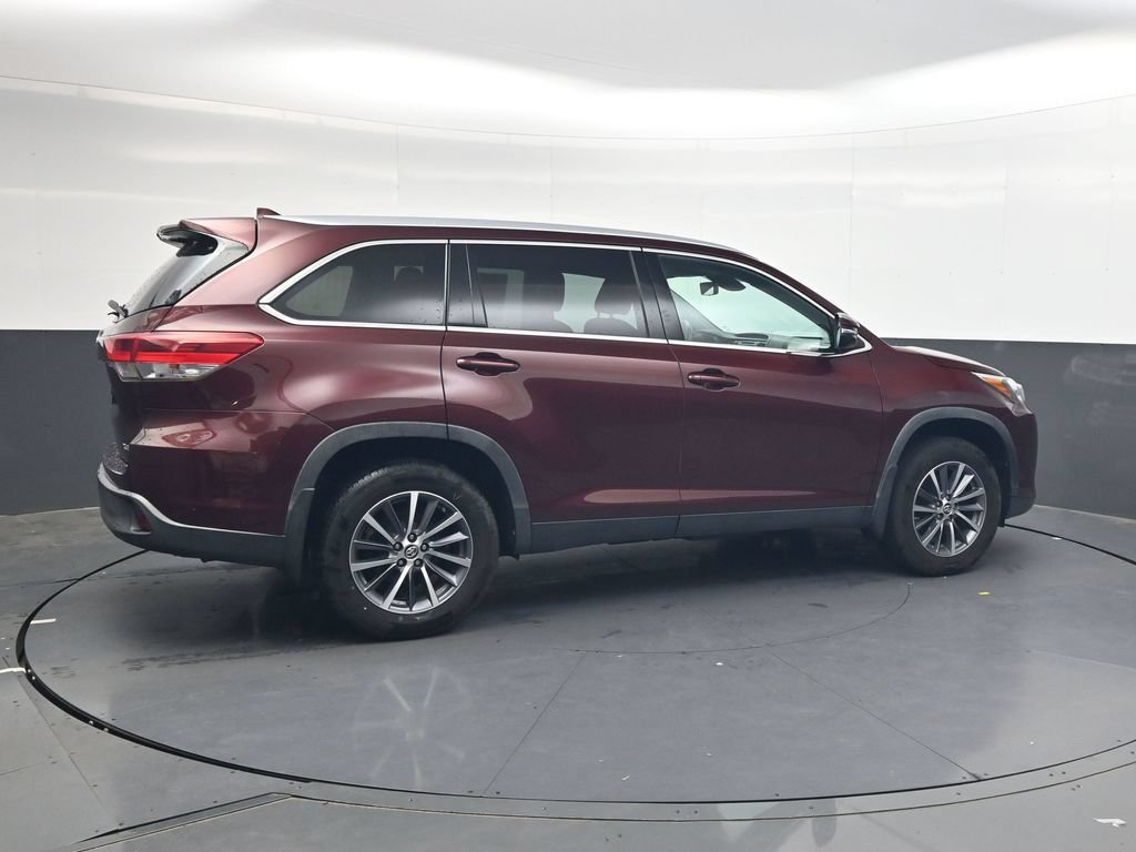 Used 2019 Toyota Highlander XLE AWD/4WD image 11