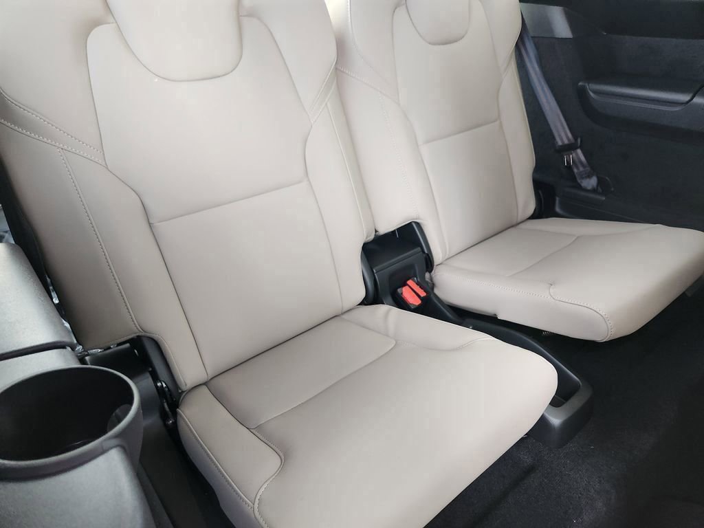 New 2026 Volvo XC90 B6 Plus w/ Protection Package Premier image 23