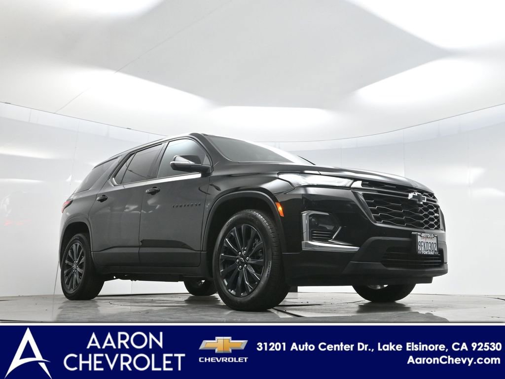 Used 2023 Chevrolet Traverse RS image 2