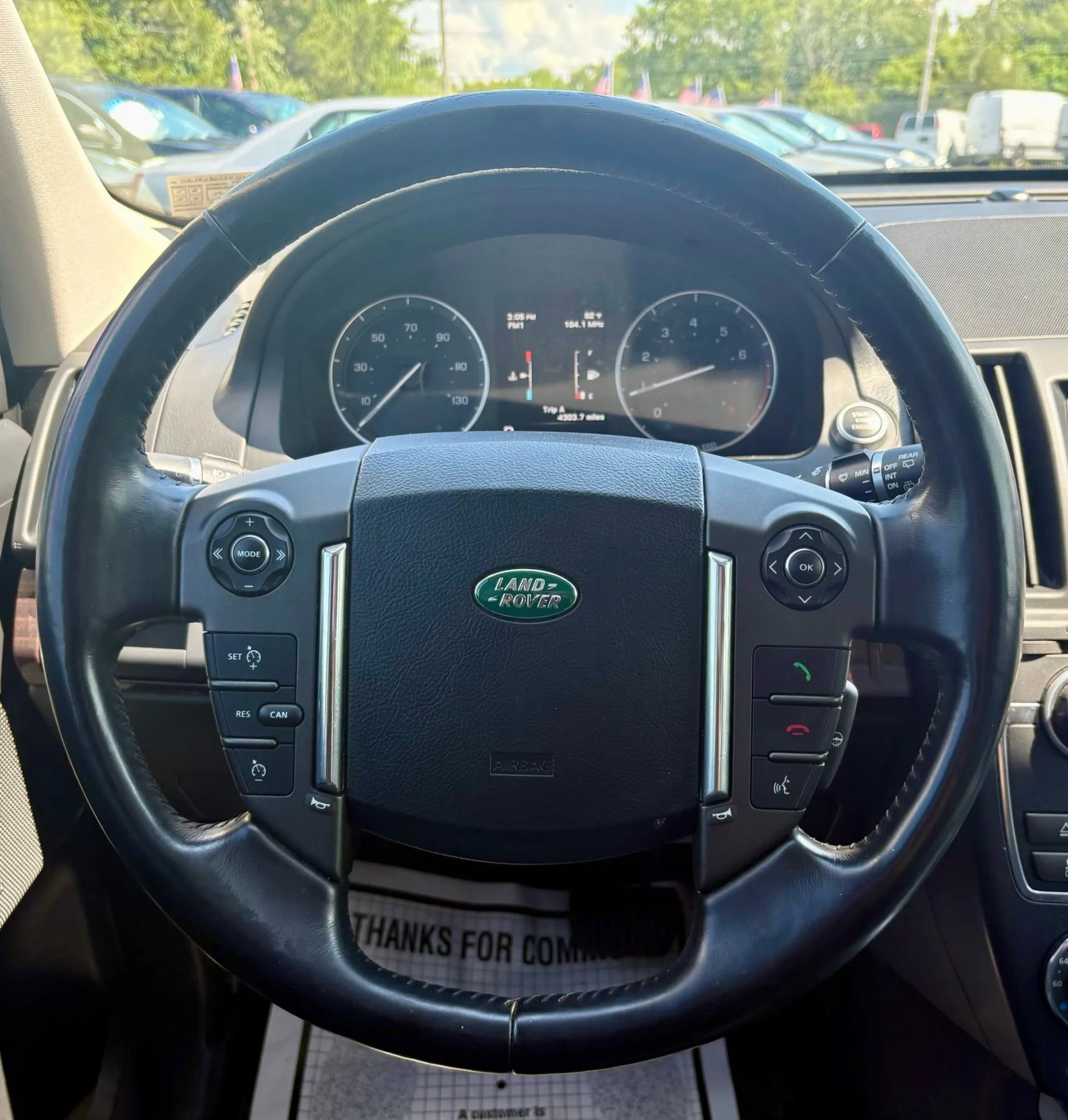 Used 2014 Land Rover LR2 HSE image 29