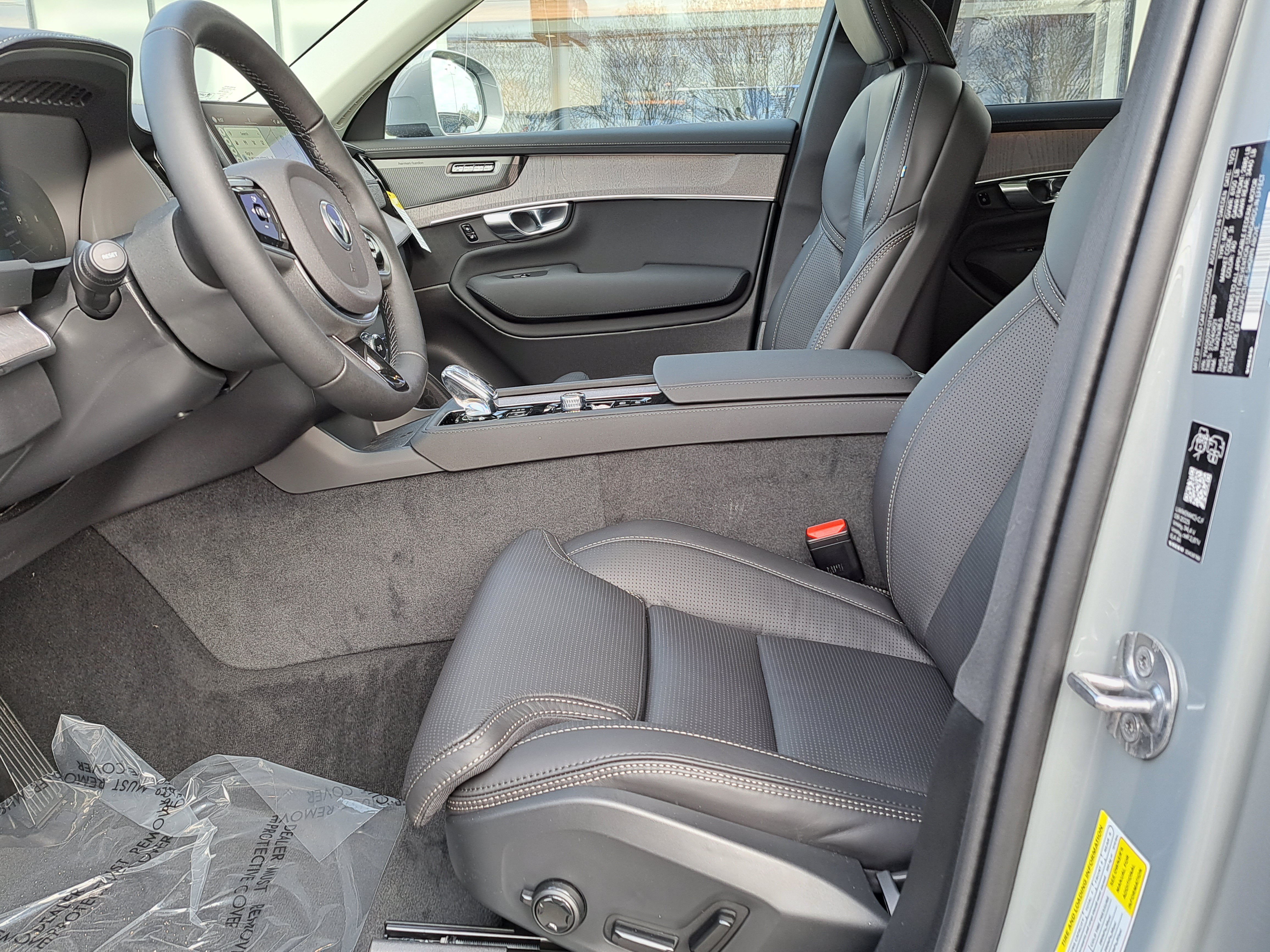 New 2026 Volvo XC90 B6 Ultra w/ Protection Package AWD/4WD image 6