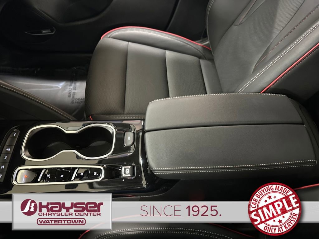 Used 2023 Buick Envision Essence w/ Technology Package I image 30