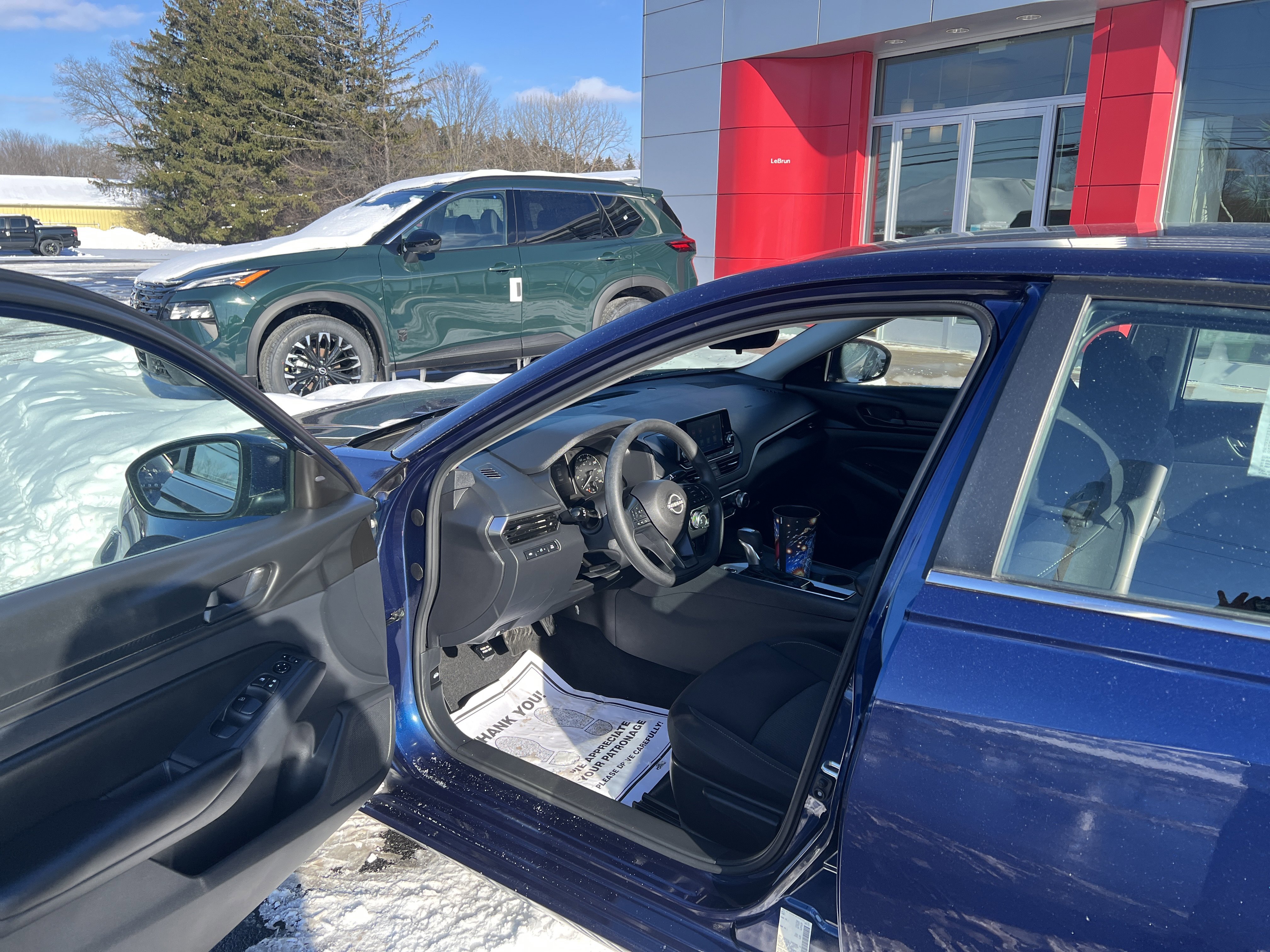 Used 2023 Nissan Altima 2.5 S image 3