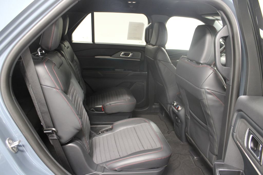 New 2026 Ford Explorer ST-Line w/ ST-Line Street Pack image 32