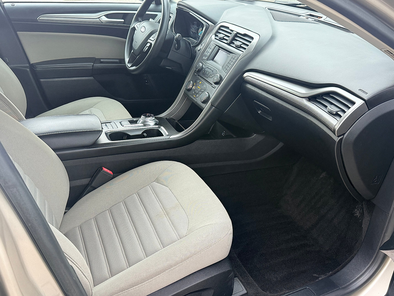 Used 2018 Ford Fusion S FWD image 31