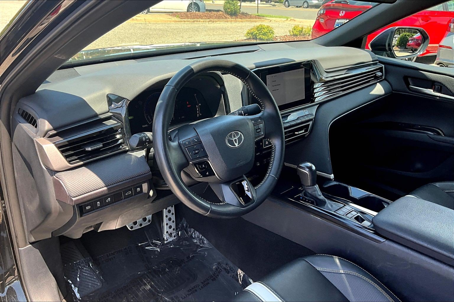 Used 2025 Toyota Camry SE FWD image 13