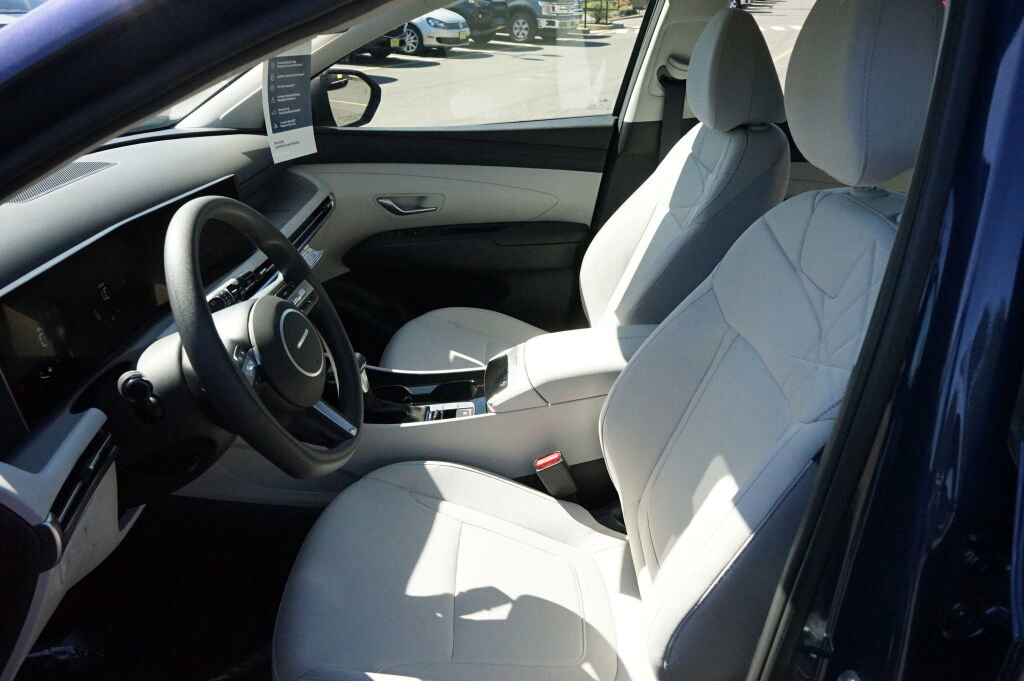 Used 2025 Hyundai Tucson SE FWD image 17