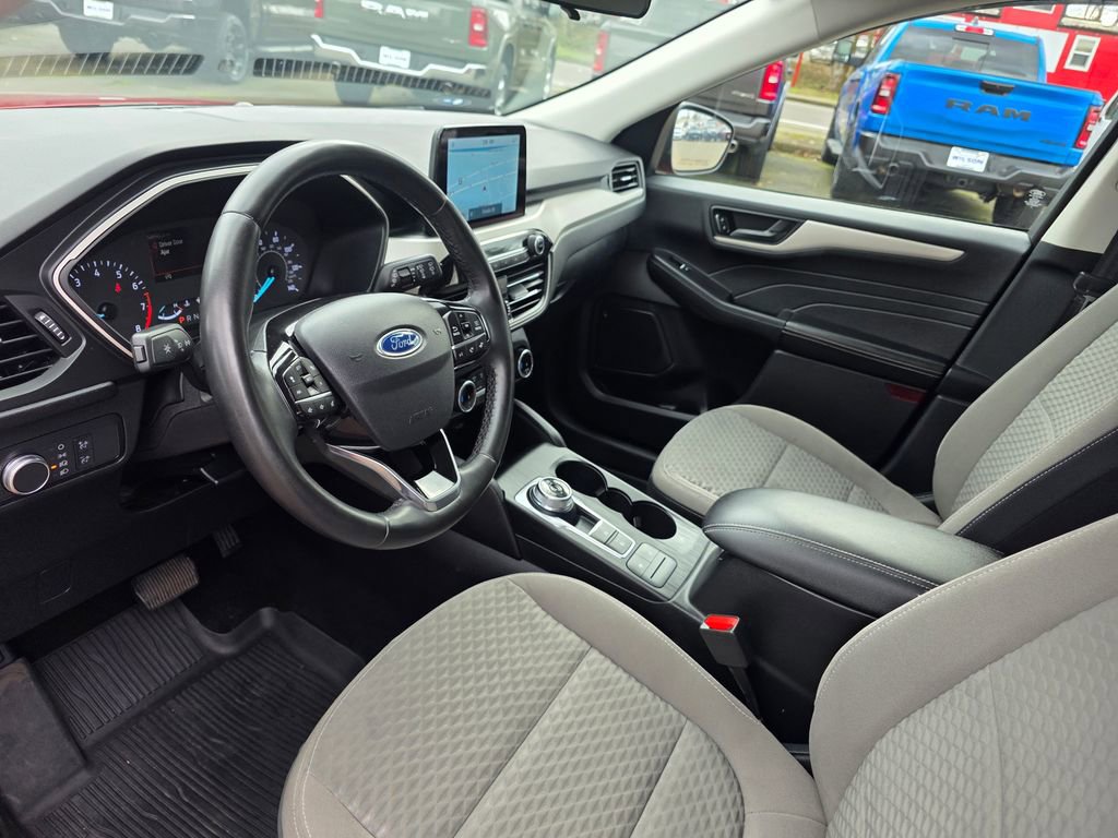 Used 2022 Ford Escape SE w/ SE Sport Appearance Package image 8