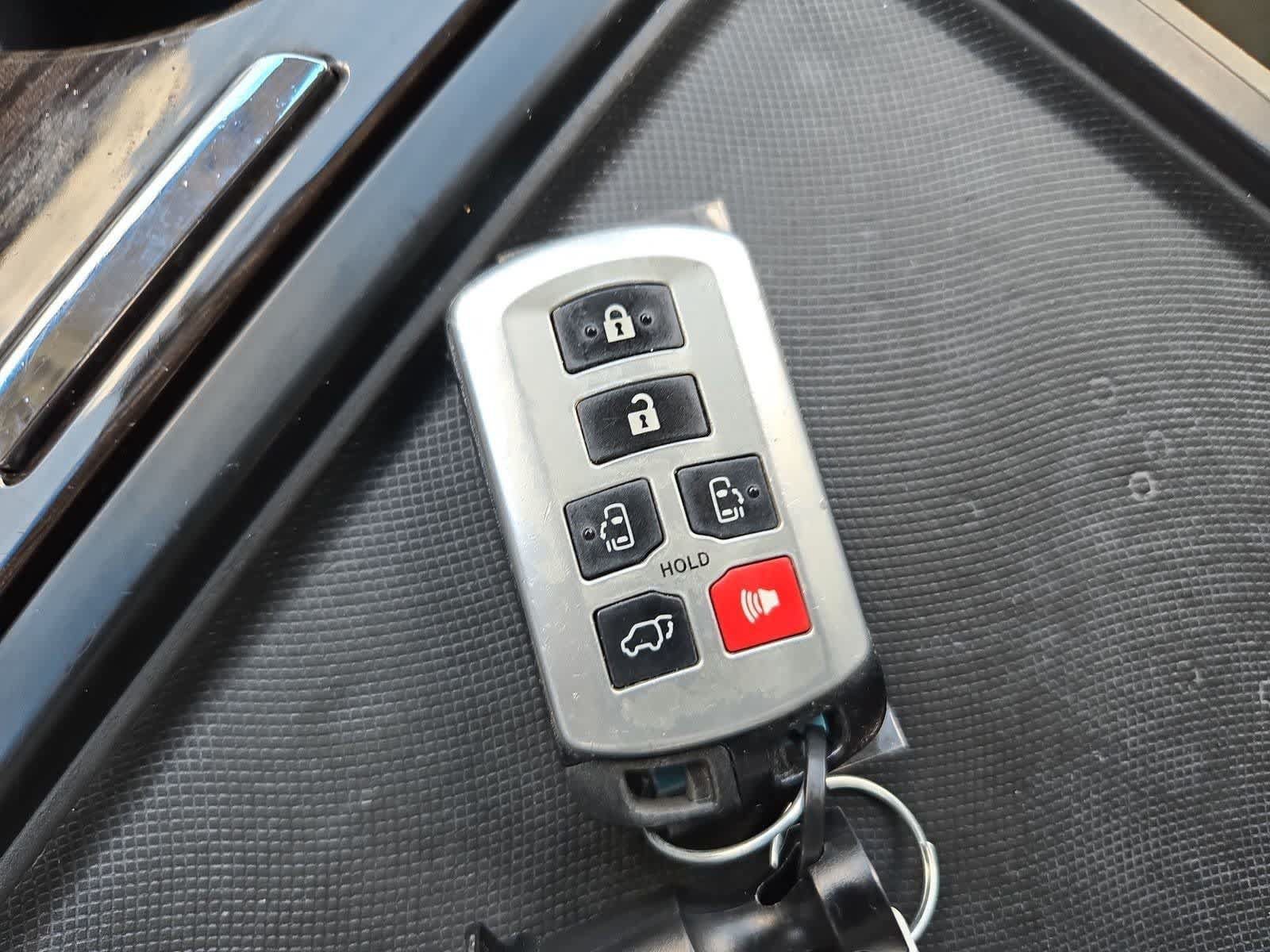 Used 2015 Toyota Sienna XLE w/ XLE Navigation Package FWD image 35