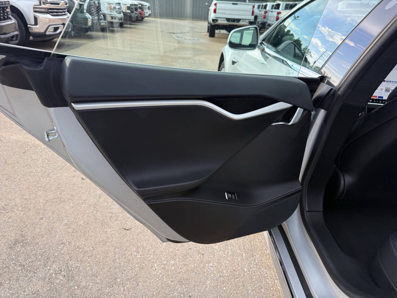 Used 2017 Tesla Model S 60 RWD image 14