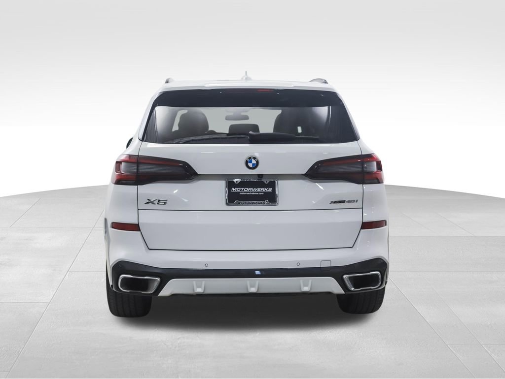 Used 2021 BMW X5 xDrive40i w/ M Sport Package image 4