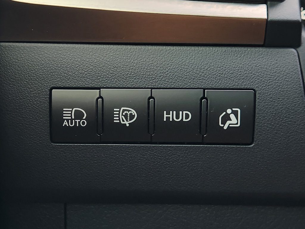 Used 2020 Lexus LX 570 4WD w/ Luxury Package image 22