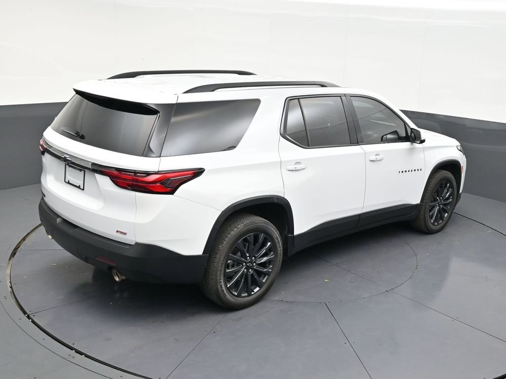 Used 2024 Chevrolet Traverse RS FWD image 16