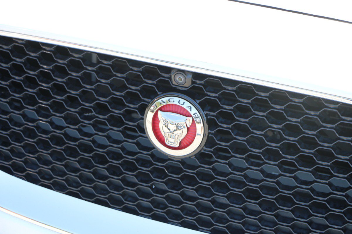 Used 2018 Jaguar XJ Supercharged RWD image 12