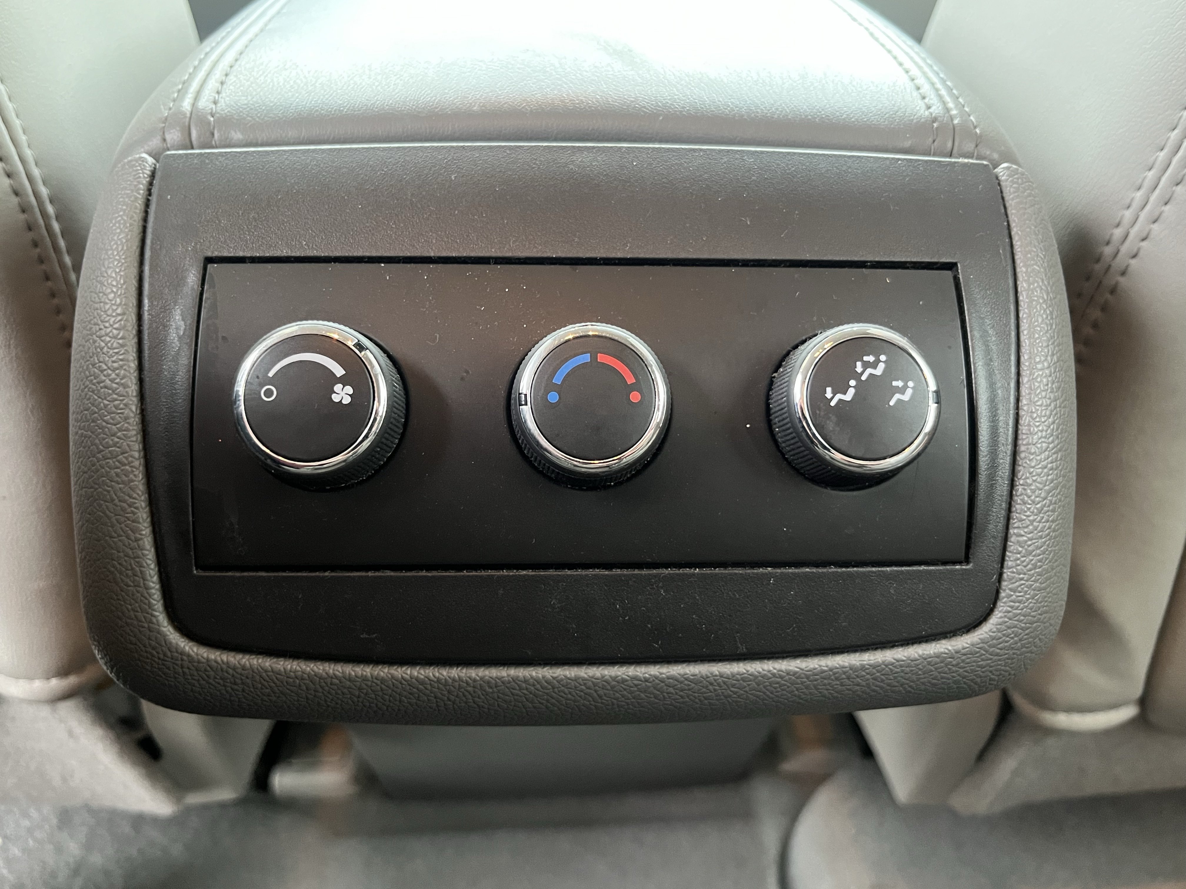 Used 2011 Buick Enclave CXL FWD image 28