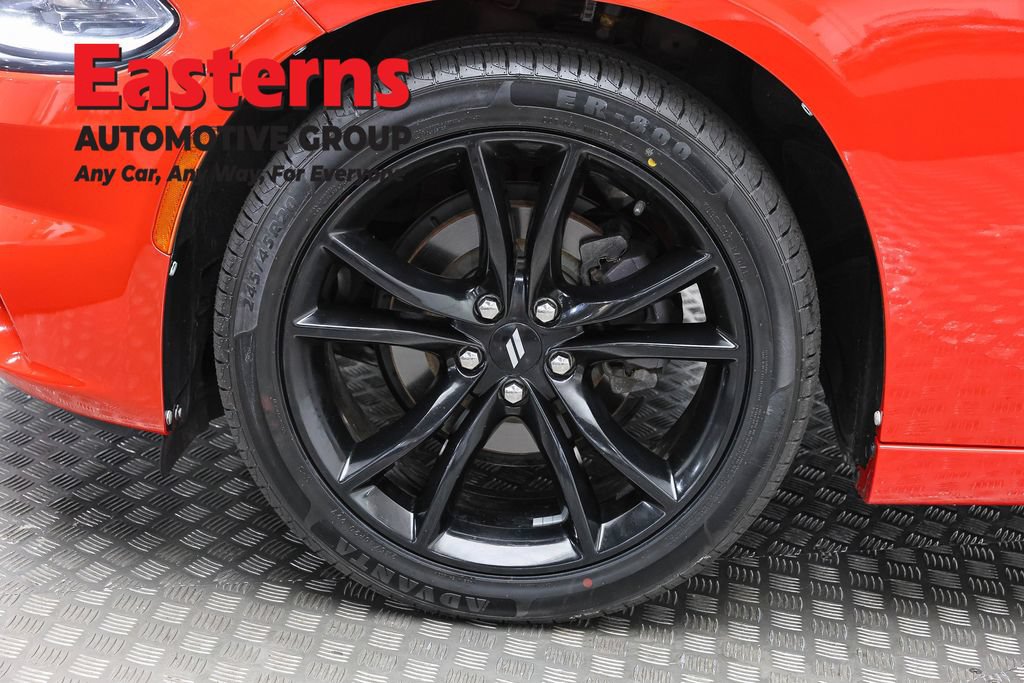 Used 2018 Dodge Charger SXT w/ Blacktop Package RWD image 31