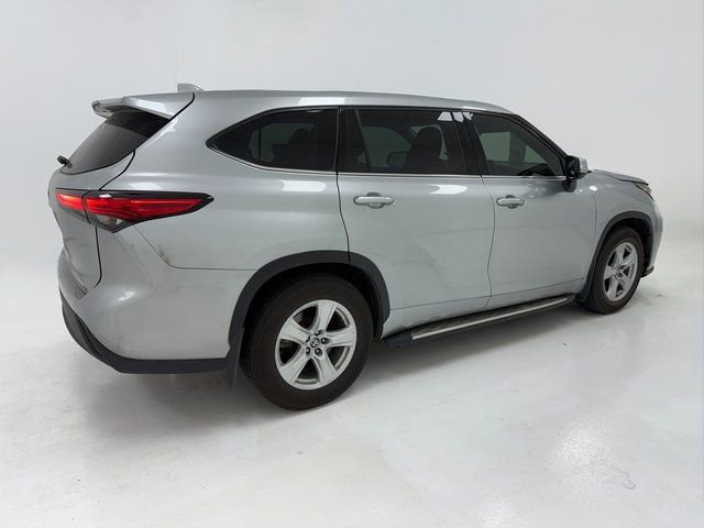 Used 2021 Toyota Highlander LE image 21