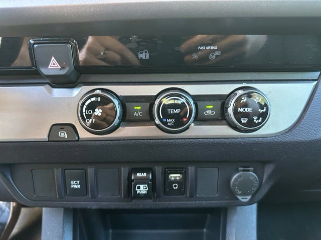 Used 2018 Toyota Tacoma SR5 RWD image 16