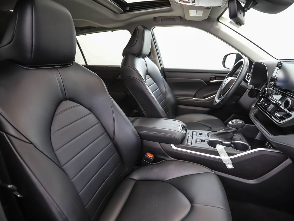 Used 2022 Toyota Highlander XLE AWD/4WD image 33