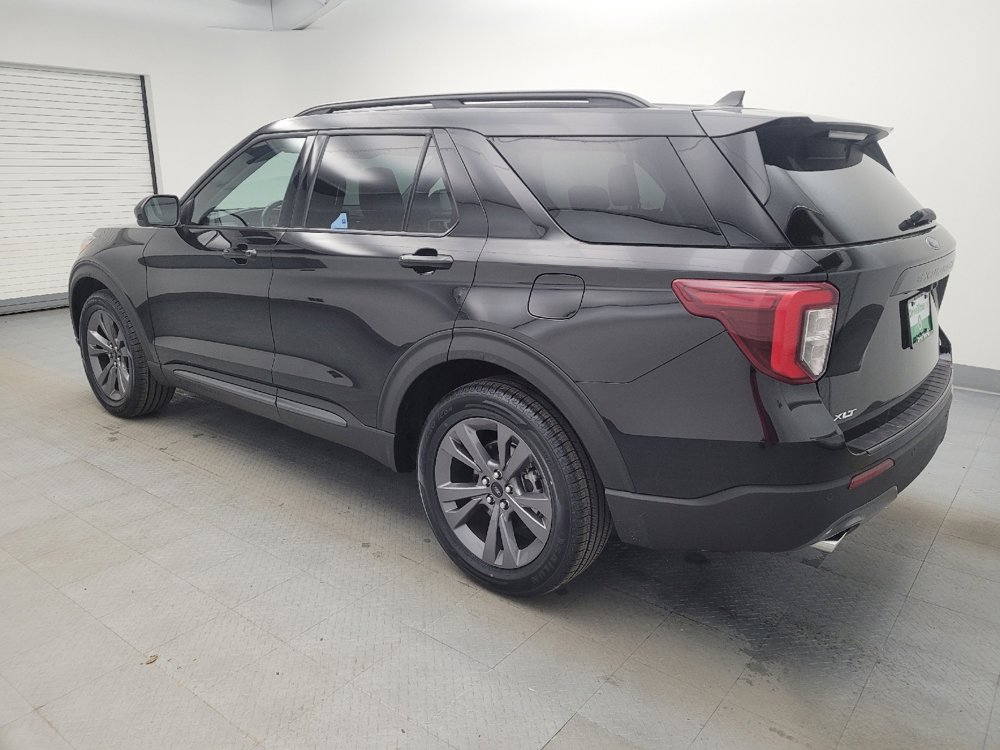 Used 2022 Ford Explorer XLT w/ Equipment Group 202A AWD/4WD image 3