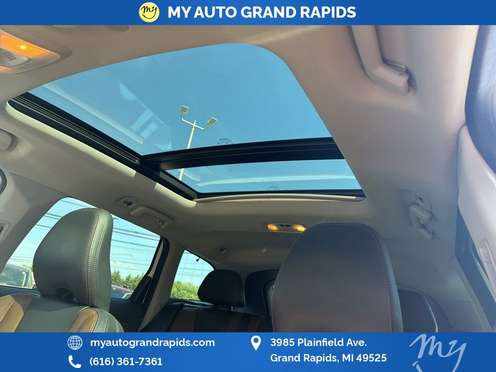Used 2017 Volvo XC60 T5 Dynamic w/ Advanced Package AWD/4WD image 3