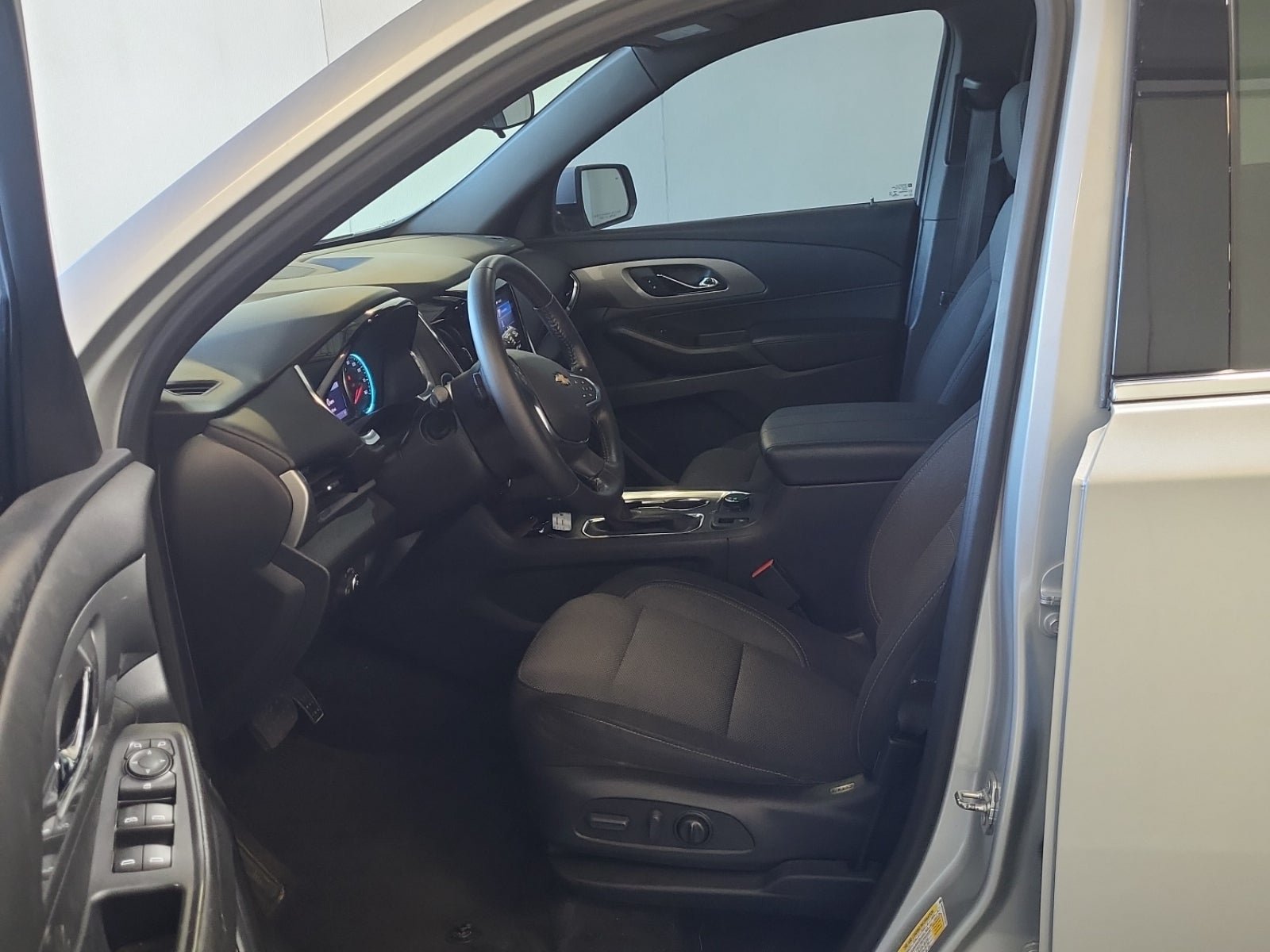Used 2022 Chevrolet Traverse LT FWD image 8