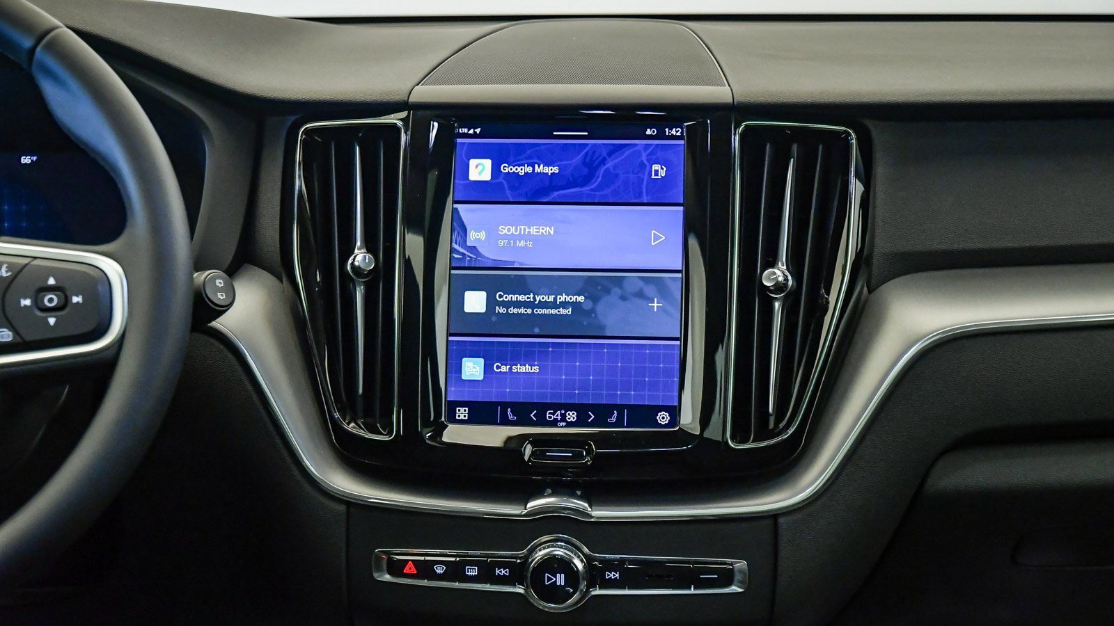 Certified 2025 Volvo XC60 B5 Core image 14