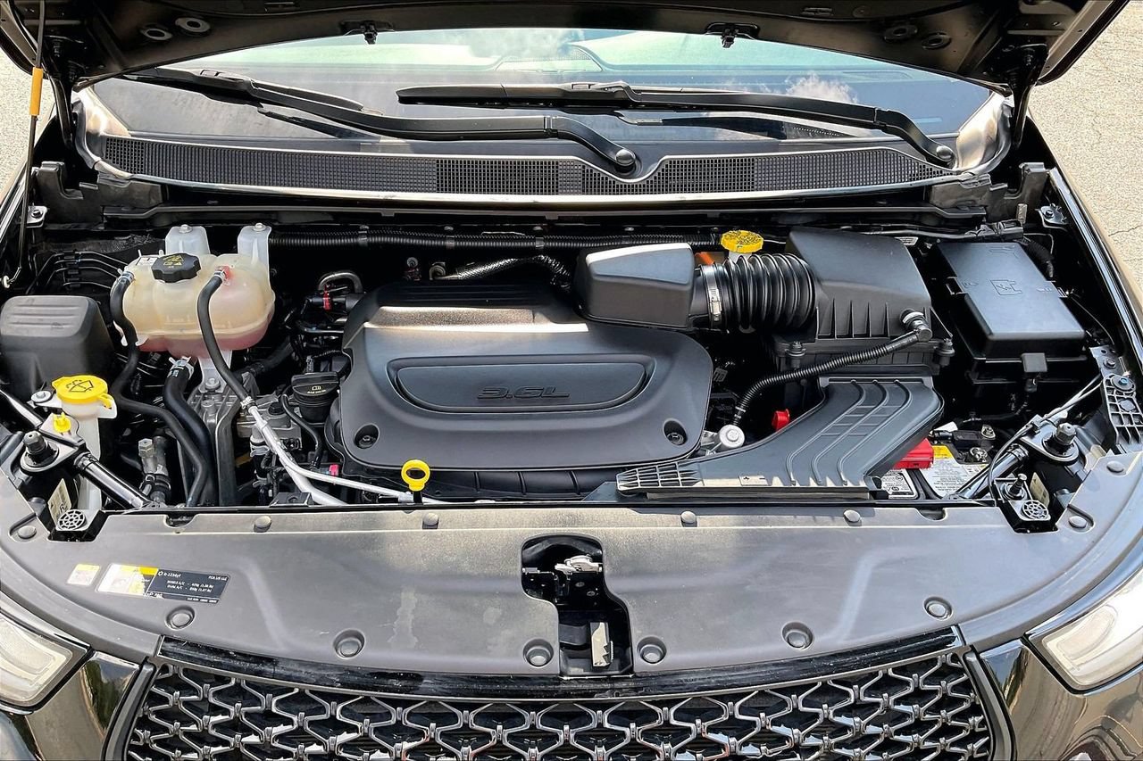 Used 2025 Chrysler Pacifica Limited FWD image 39