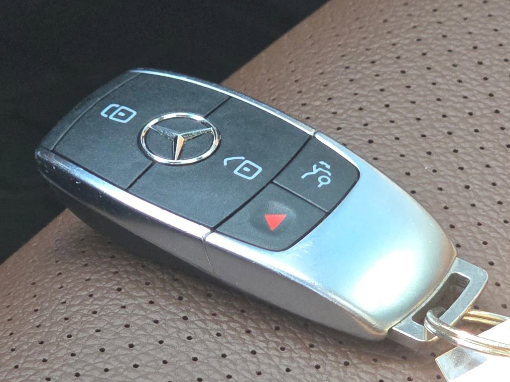 Used 2024 Mercedes-Benz GLE 350 4MATIC image 37