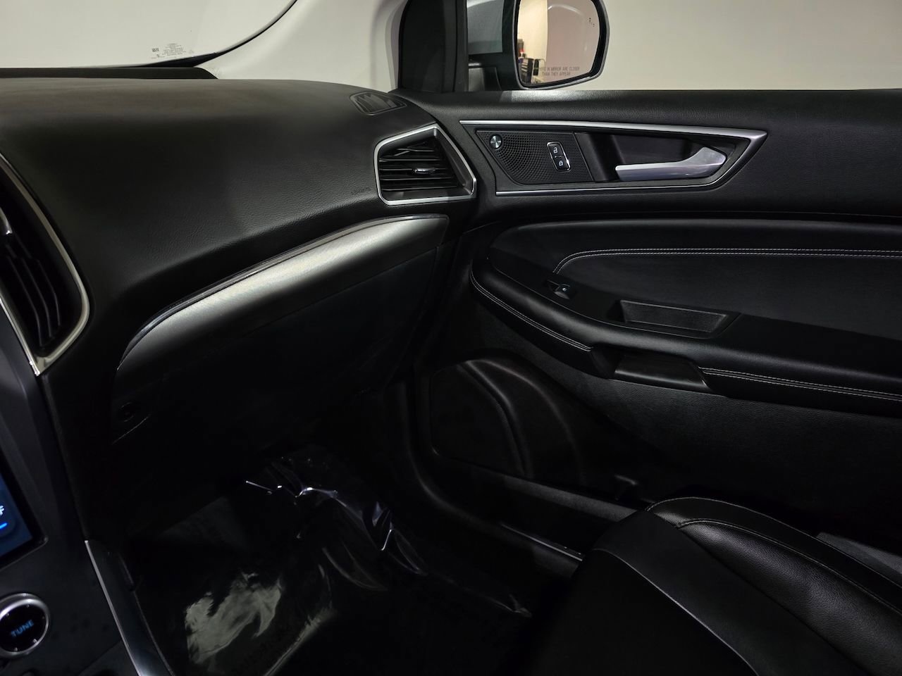 Used 2022 Ford Edge Titanium image 35