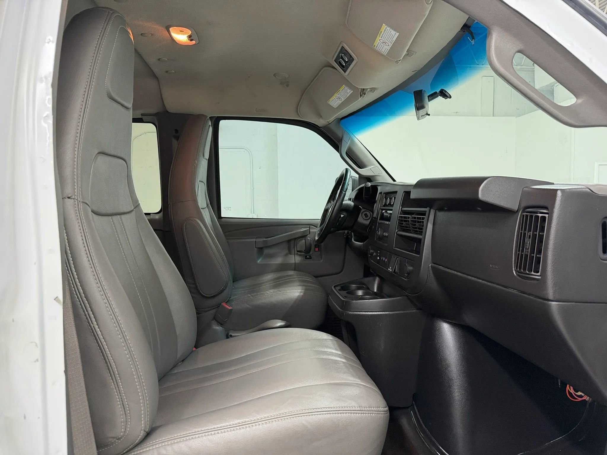 Used 2023 Chevrolet Express 3500 LS RWD image 9