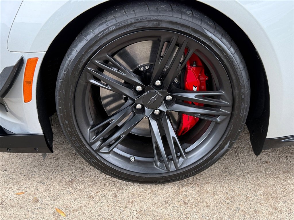 Used 2018 Chevrolet Camaro ZL1 image 19